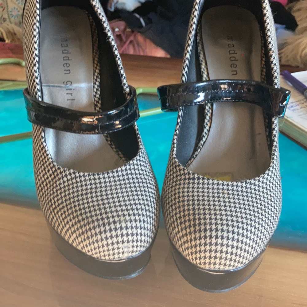 Heels - Picture 2 of 2